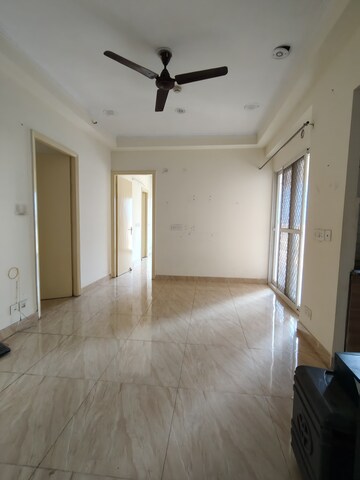 Room in 3 BHK Apartment at Gaur City 2 - 12th Avenue, Sector 16c Greater Noida – for Rent