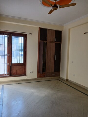 Furnished Amenities in 3 BHK Villa at RWA Apartments Sector 122, Sector 122 – for Rent