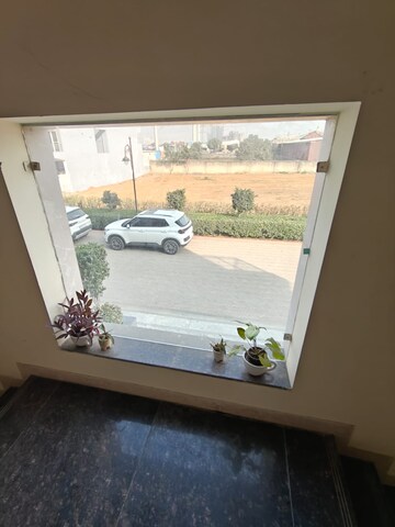 Furnished Amenities in 3 BHK Builder Floor at BPTP Floors, Sector 70 – for Sale