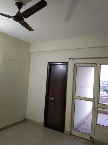 Room in 2 BHK Apartment at Alkapuri – for Rent