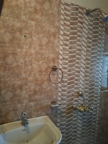Bathroom in 2 BHK Apartment at Alkapuri – for Rent