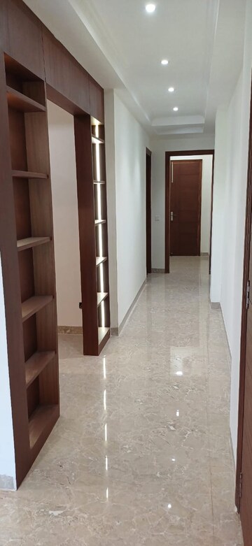 Building Lobby in 3 BHK Builder Floor at Sector 46 – for Sale