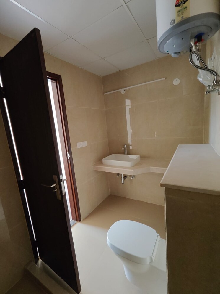 Bathroom, bptp-floors 3 Bedroom 1150 Sq.Ft. Builder Floor In Sector 70 Gurgaon 7965954