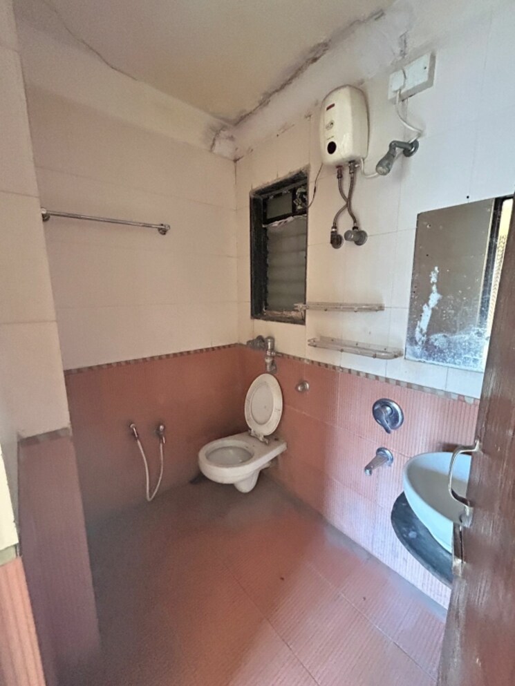 Bathroom, suncity-complex 1 Bedroom 550 Sq.Ft. Apartment In Powai Mumbai 7966032