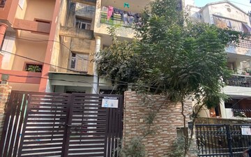 6+ BHK Independent House For Sale in Sushant Lok 2, Sector 57