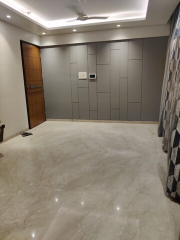 Room in 2 BHK Apartment at Raunak Viraj Bliss, Khar West – for Sale