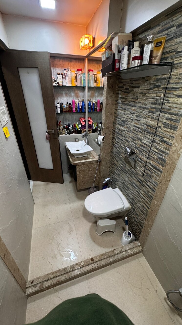 Bathroom, carlton-court-apartment 2 Bedroom 1200 Sq.Ft. Apartment In Bandra West Mumbai 7966100