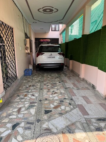 Parking in 2 BHK Independent House at Rajajipuram – for Rent