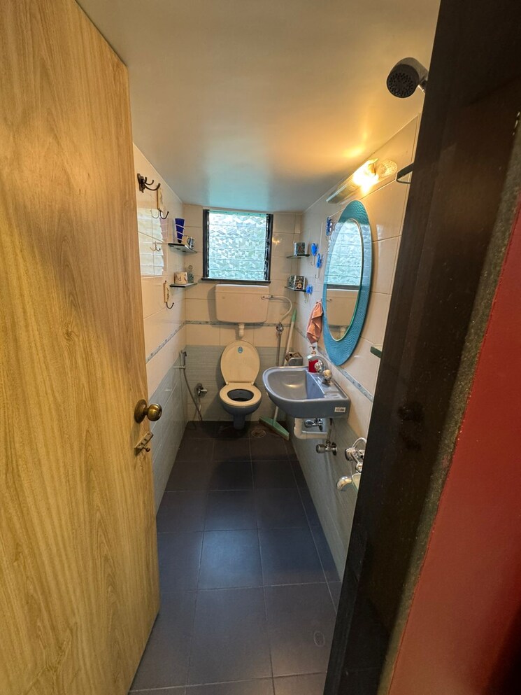 Bathroom, rodhol-apartment 2 Bedroom 750 Sq.Ft. Apartment In Bandra West Mumbai 7966132