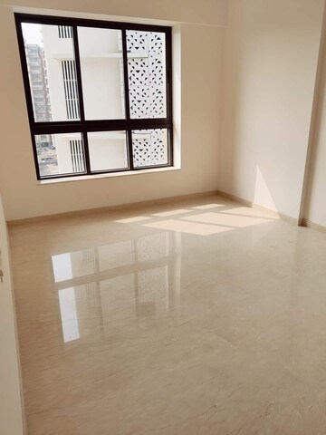 Room in 2 BHK Apartment at Shapoorji Pallonji Vicinia, Powai – for Rent