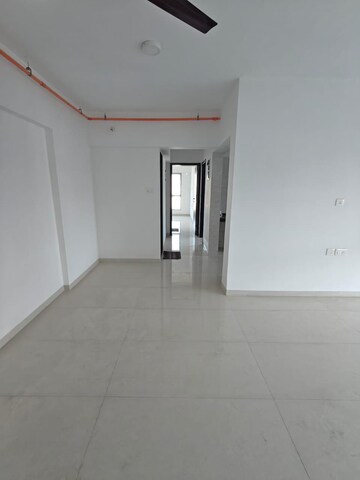 Room in 2 BHK Apartment at Sahakar Empire Towers, Goregaon East – for Rent