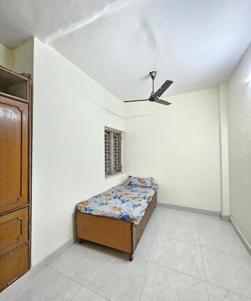 Bedroom in 3 BHK Builder Floor at Maya Homes, Indrapuram – for Rent