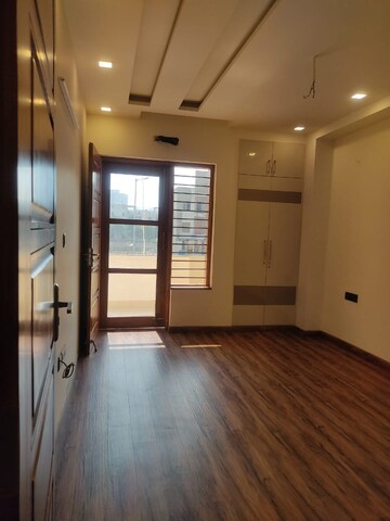 Room in 3 BHK Builder Floor at Sector 85 – for Sale