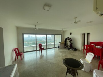 Room in 4 BHK Apartment at DB Realty Orchid Woods, Goregaon East – for Rent