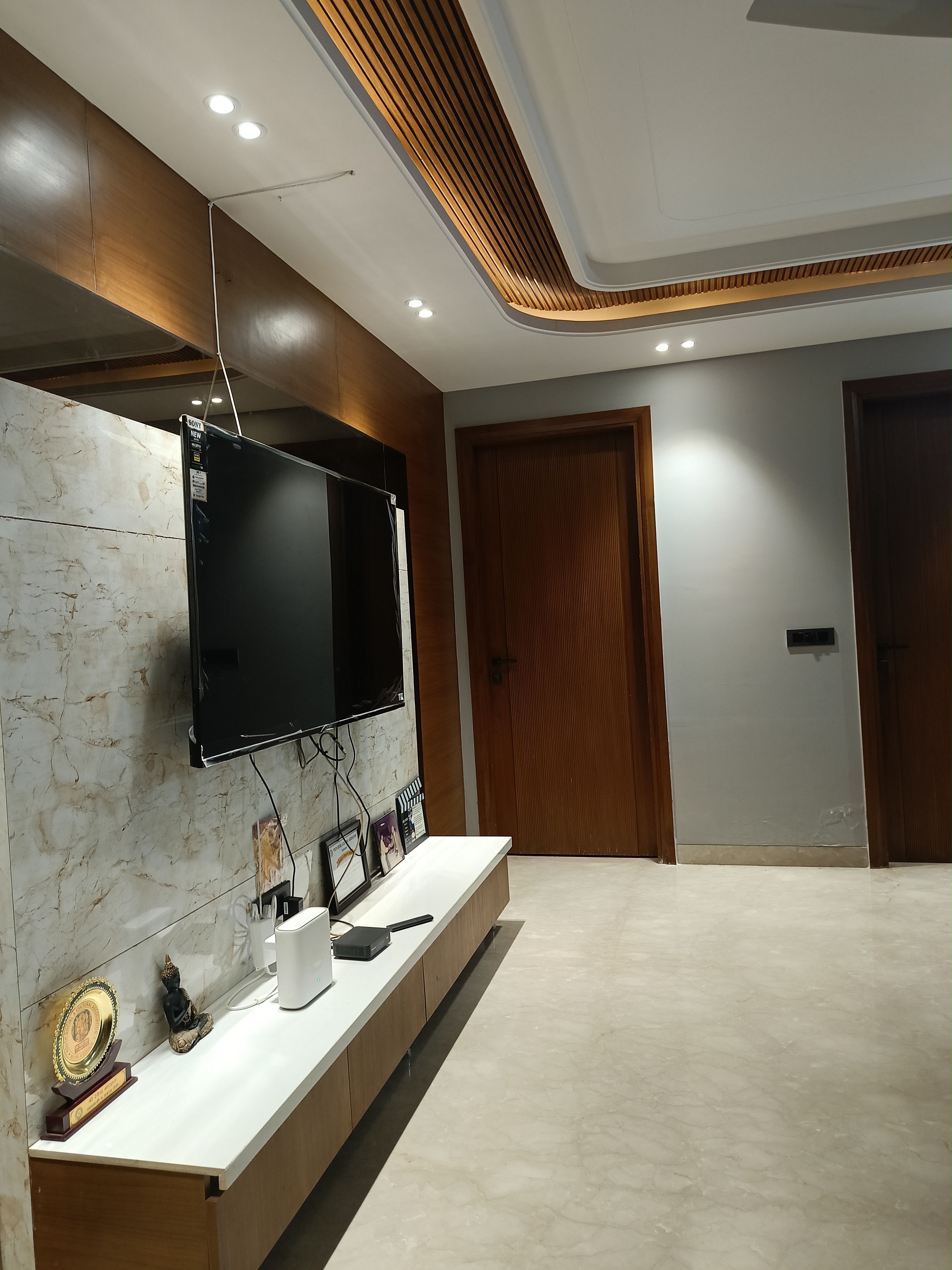 4 BHK + Pooja Room,Servant Room,Study Room,Extra Room Builder Floor For Sale in Unitech South City II