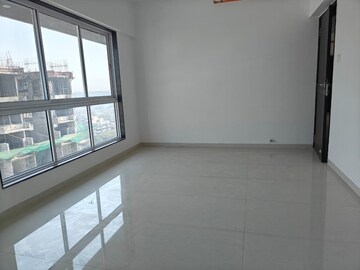 Room in 2 BHK Apartment at Sahakar Empire Towers, Goregaon East – for Rent
