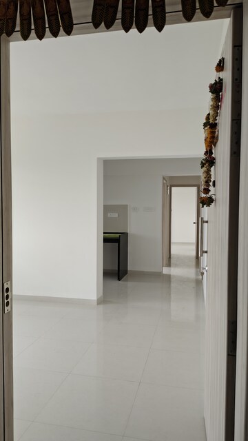 Room in 2 BHK Apartment at Kohinoor Sapphire, Tathawade – for Rent
