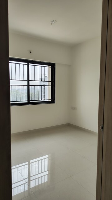 Room in 2 BHK Apartment at Kohinoor Sapphire, Tathawade – for Rent
