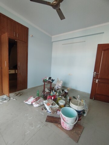 Room in 4 BHK Apartment at Dwarka – for Rent