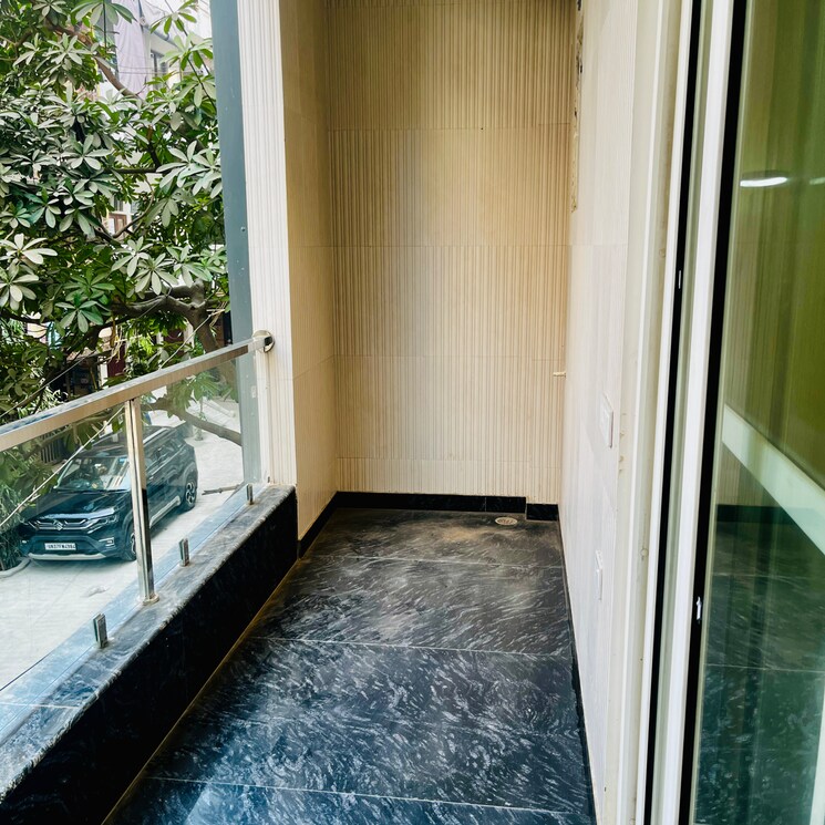 Balcony, mansarovar park 3 Bedroom 145 Sq.Yd. Builder Floor In Mansarovar Park Delhi 7966342