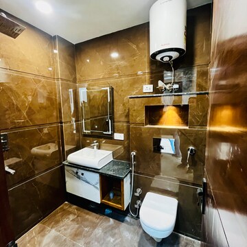Attached Bathroom in 3 BHK Builder Floor at Mansarovar Park – for Sale