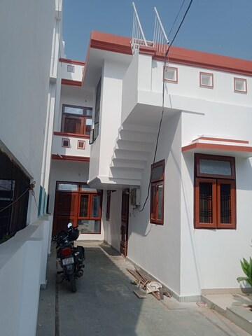 Kitchen in 6 BHK Independent House at Gomti Nagar – for Rent