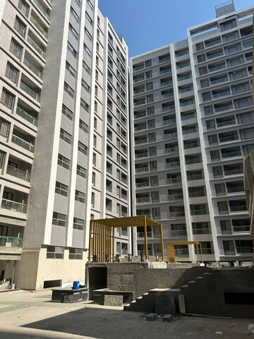 Master Bedroom in 2 BHK Apartment at Roshan Milestone, Tathawade – for Sale