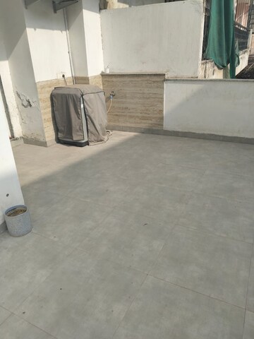 Parking in 1 BHK Builder Floor at Ansal Sushant Lok I, Sector 43 – for Rent