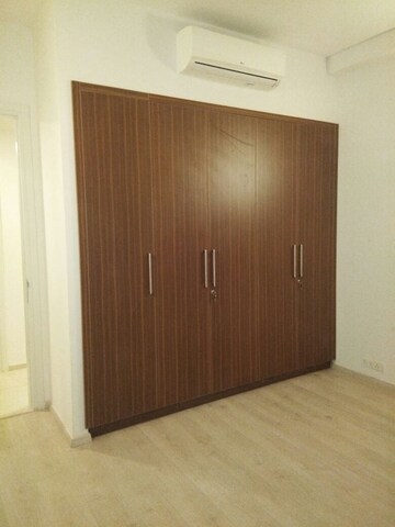 Room in 5 BHK Independent House at Sector 10 – for Sale