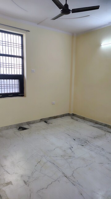 Room in 2 BHK Builder Floor at M3M Atrium, Sector 57 – for Rent