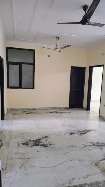 Room in 2 BHK Builder Floor at M3M Atrium, Sector 57 – for Rent