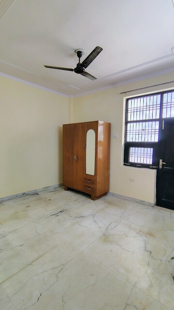 Room in 2 BHK Builder Floor at M3M Atrium, Sector 57 – for Rent