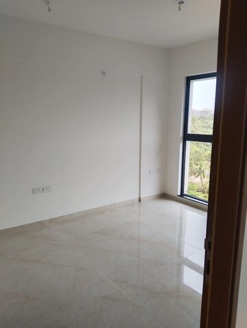 Room in 3 BHK Apartment at Godrej Urban Park, Chandivali – for Rent