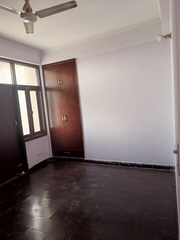 Room in 3.5 BHK Apartment at Sanchar Nest Palm Heights, Wave City – for Rent