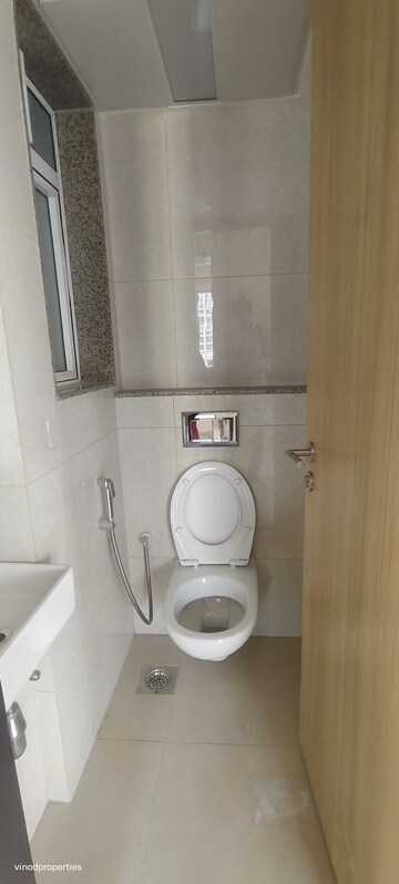Bathroom in 1 BHK Apartment at LnT Veridian, Powai – for Rent