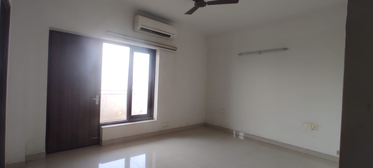 3 BHK + Servant Room 204 Sq.Ft. Builder Floor in Sushant Lok 2