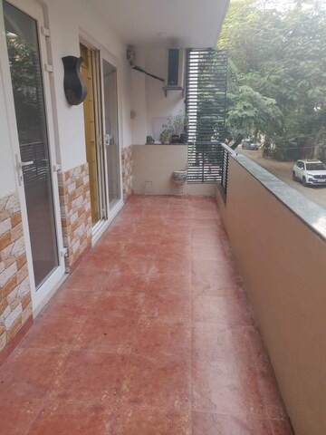 Balcony in 3 BHK Builder Floor at DLF Building 10, Dlf Phase ii – for Rent