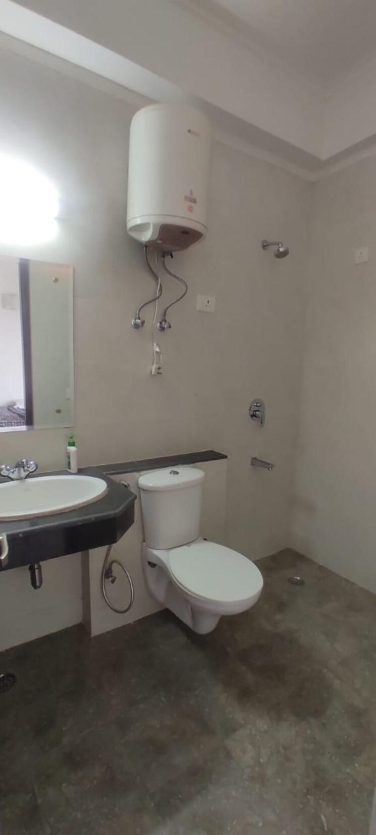 Bathroom, sushant-lok-3 3 Bedroom 204 Sq.Yd. Builder Floor In Sector 57 Gurgaon 7966577