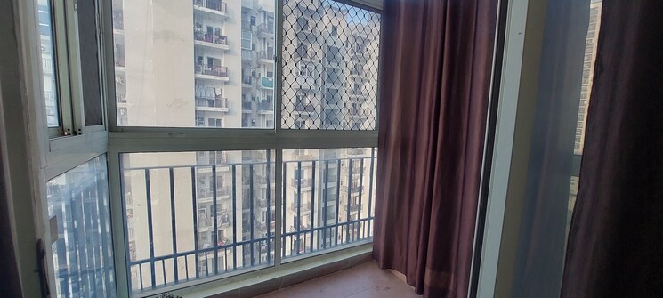 Room, maxblis-grand-wellington 1 Bedroom 615 Sq.Ft. Apartment In Sector 75 Noida 7966580