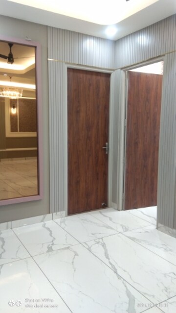 Room in 3 BHK Apartment at Vrinda Heritage Skyward, Sector 1 Greater Noida – for Sale