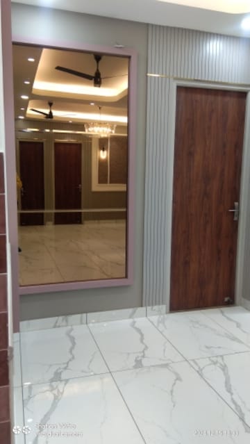 Room in 3 BHK Apartment at Vrinda Heritage Skyward, Sector 1 Greater Noida – for Sale