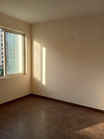 Room in 3 BHK Apartment at ABA Cleo County, Sector 121 – for Rent