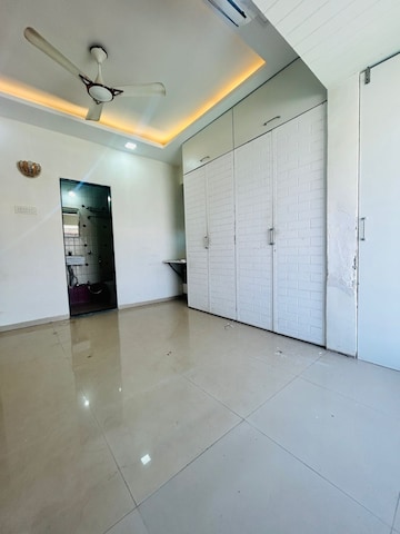 Room in 2 BHK Apartment at Seawoods – for Rent