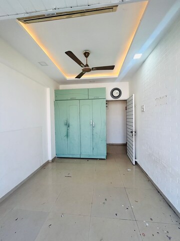 Bedroom in 2 BHK Apartment at Seawoods – for Rent
