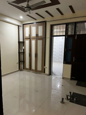 Room in 2 BHK Builder Floor at Sector 46 – for Rent