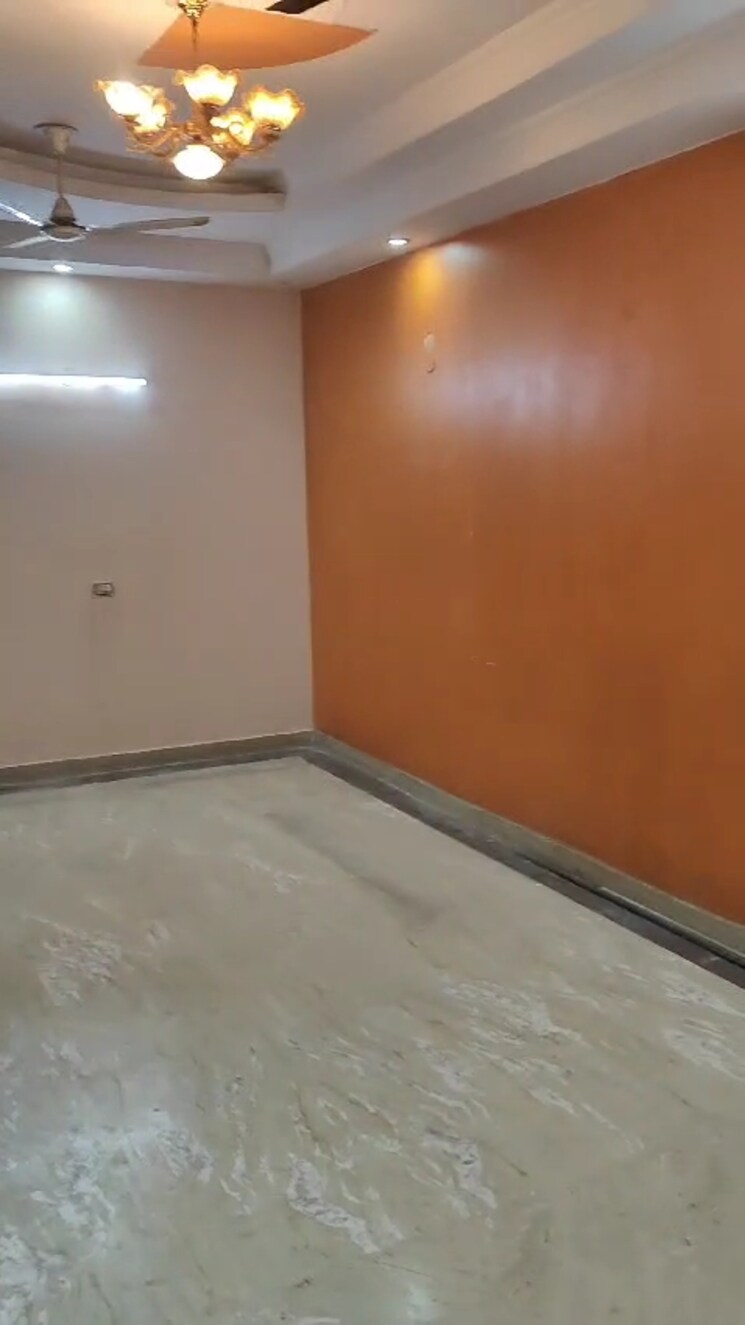 Room, mati-apartments 3 Bedroom 1600 Sq.Ft. Builder Floor In Gyan Khand I Ghaziabad 7966735