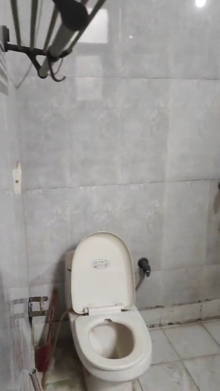 Bathroom, mati-apartments 3 Bedroom 1600 Sq.Ft. Builder Floor In Gyan Khand I Ghaziabad 7966735