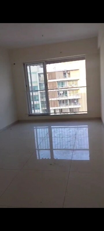 Room in 3 BHK Apartment at Godrej Nest Kandivali, Kandivali East – for Rent