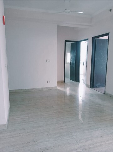 Room in 2 BHK Apartment at Amrapali Golf Homes, Sector 4, Greater Noida – for Rent