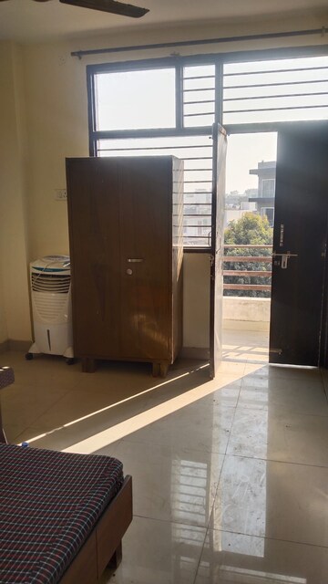 Living Room in 1 BHK Builder Floor at Sector 23 – for Rent